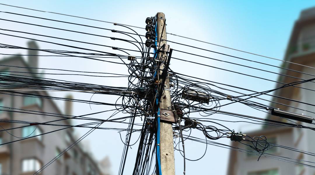 Chile avanza en la limpieza del cableado en desuso con nuevo decreto publicado en el Diario Oficial